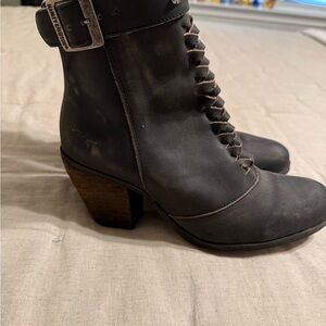 Harley Davidson Black Heeled Boots with Lace-Up Design and Stacked Heel